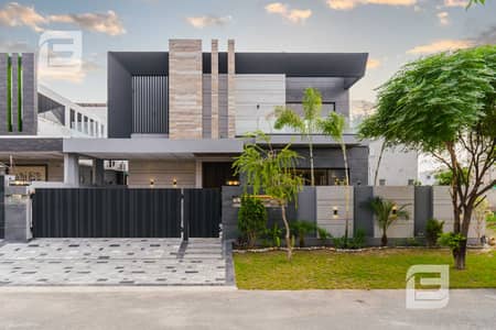 1-Kanal Contemporary Bungalow 5 Bedrooms, Elegant Double-Height Lobby