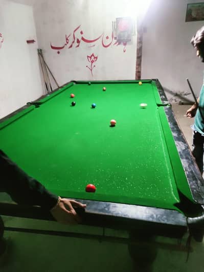 snoker table