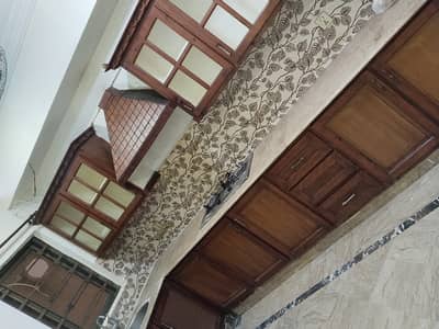 E 11 multi open basement servnt room available all factiles available ideal location gas electric