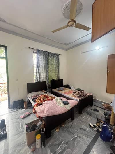 E 11 Upper Portion 4 Bed 4 Bath Tv Lounge Kitchen Sep Meter Gas Electric Available All Facilities Available