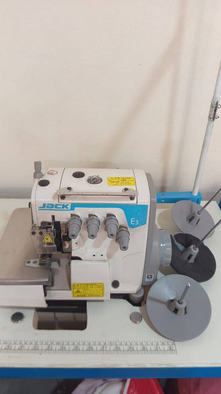 JACK E3-5 Overlock Machine 2