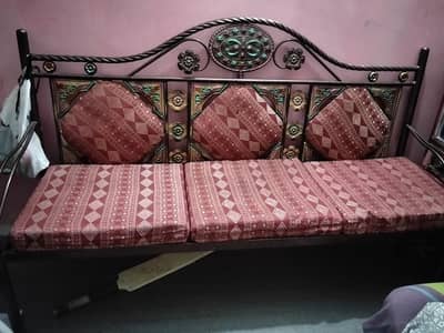 iron sofa like new with no defect, single sofa ki foam ko cover kiya