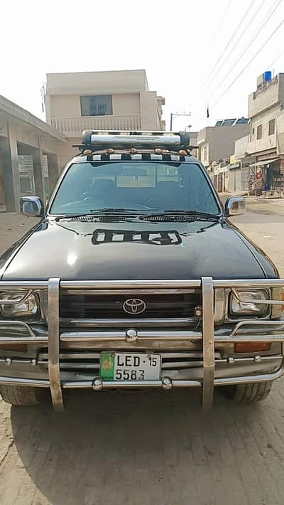 Toyota Hilux 1995 model 2015 ki registered