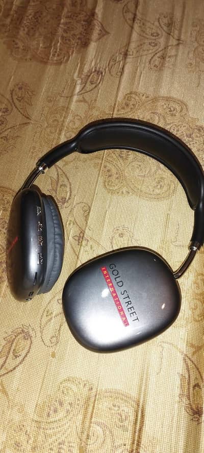 5 Head phone urgent for sale