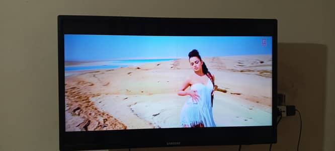 Samsung 32 inch lcd  with android box