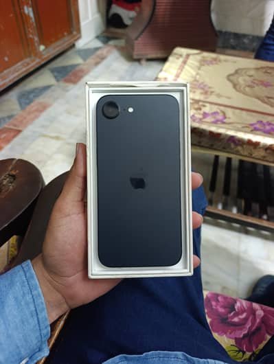 iPhone 16e health 100% 87 CYCLE 128GB