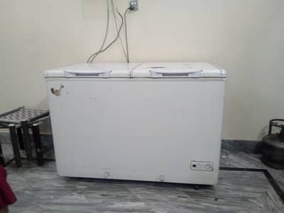 Hair Deep freezer 2 box Wala condition 10 by 8