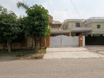 Prime Location 1 Kanal House Is Available In DHA Phase 3 - Block Y