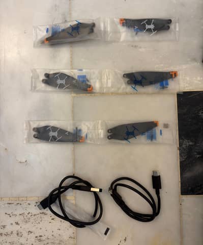 DJI Mini 3 Combo with RC Screen Remote - Almost New - Only 3-4 Flight