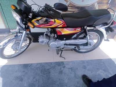 Honda 70 Black color Lush condition just like new