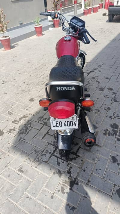 honda 125 Red colour