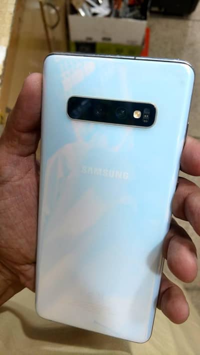 Samsung galaxy s10 plus  spot