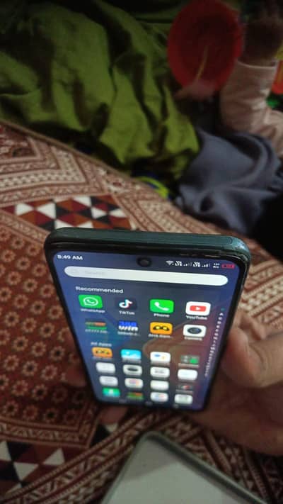 4 +4 128 bg 7 by 10 hai box Kai sath phone hai