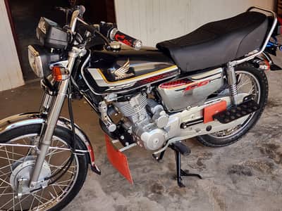 Honda CG 125 Special Edition Black Silver Self Start Like New