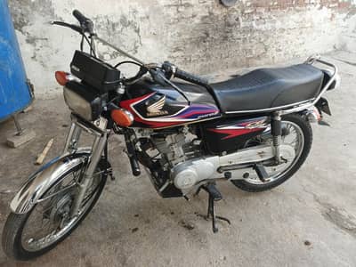 Cd 125 Black color 17 model