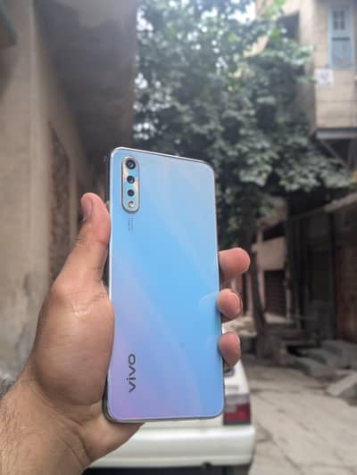 10/10 condition with box and orignal charger no open no repair