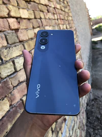 vivo y04 6 128 under 8 month warranty