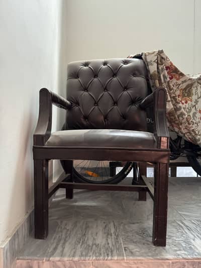 Executive office chair/ King chair