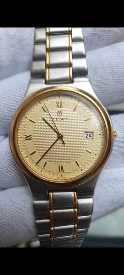 Original Titan Two-Tone Dress Watch – Elegant Champagne Textured Dial