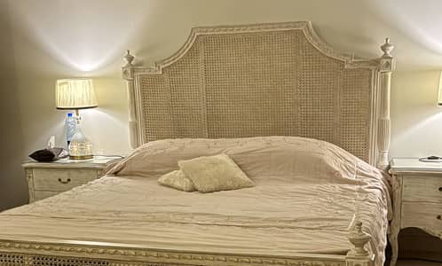 Bed set with 2 side tables and dressing table