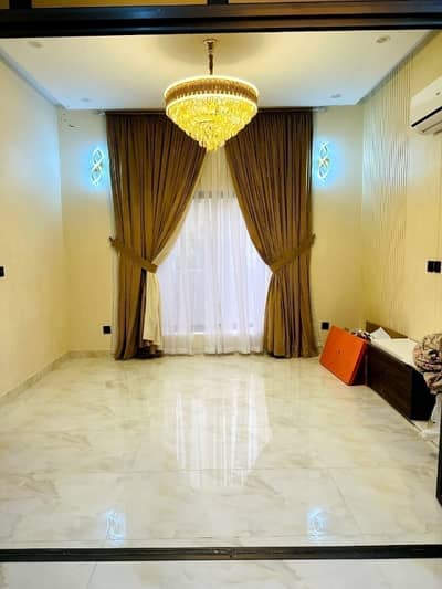 125sq yd Luxury Villa in Ali Block. 3Bedrooms, Drawing, Dining & American Kitchen. 5mins drive from main gate of BTK.