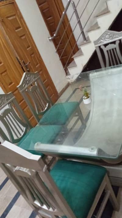 6 Chair Dining Table – Strong & Stylish – Good Condition