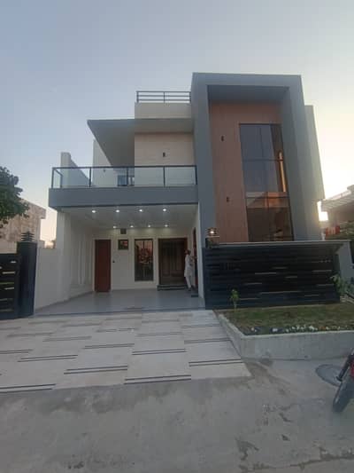 7 Marla Corner Designer House For Sale