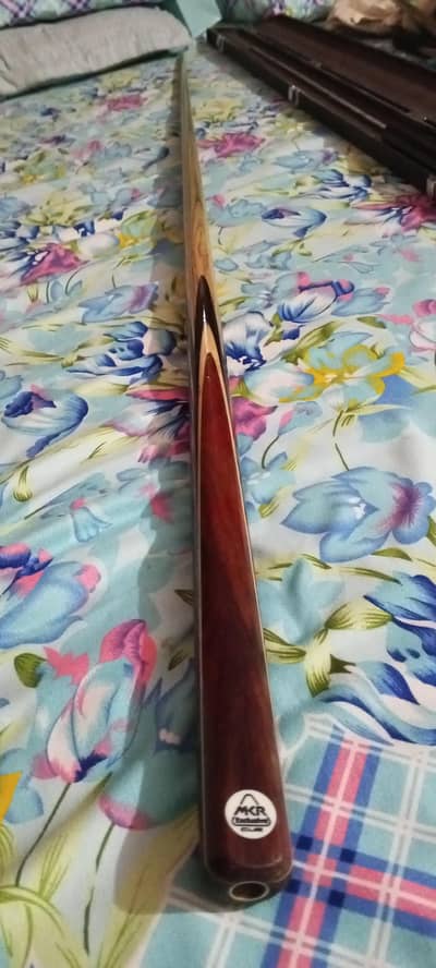 MKR cue for urgent sale