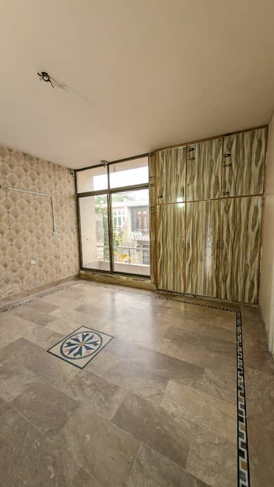 10 Marla House For Rent Uper Portion Madina Town Near Canal Road