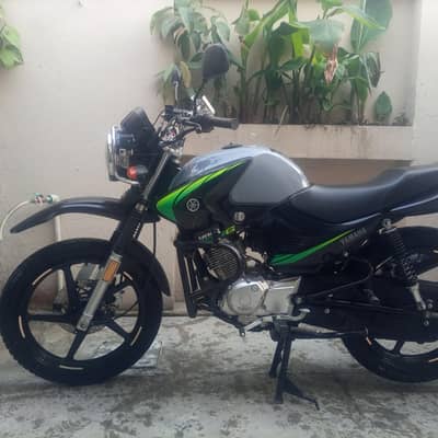 With all accessories. Led lights. Mobile charger. Mobile stand. . Safegurad