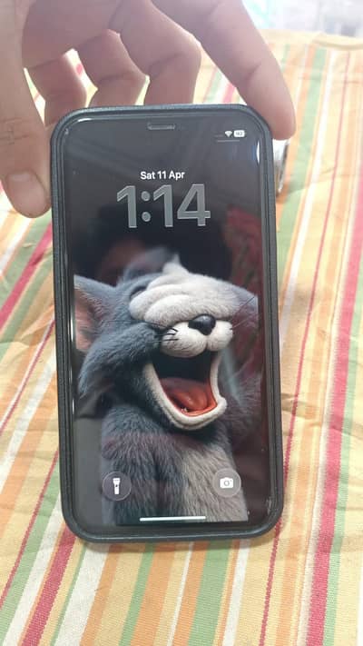 I phone 11 Jv sim non active 64gb bettery health 81