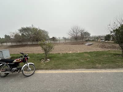 5 Marla Plot Available In Tulip Block (Best Location)