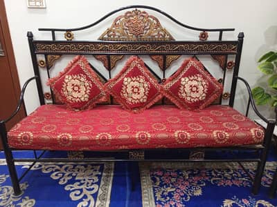 Elegant Sofa Set for Sale – Excellent Condition