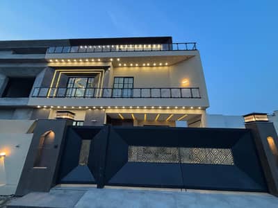 10 Marla luxury triple story house available for sale in buch vilas Multan