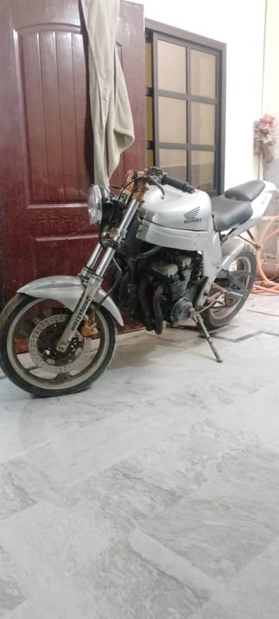 Honda cbx 550 f inline four