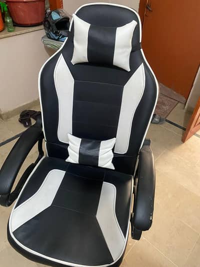 Gaming Chair Urgent Sale Rarely Used