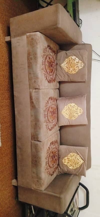 6-Seater Sofa Set (3+2+1) – Elegant Design – Excellent Condition