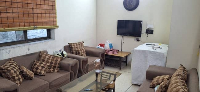 Faisal Town 7 marla House for sale 4 bedrooms 2 kitchen