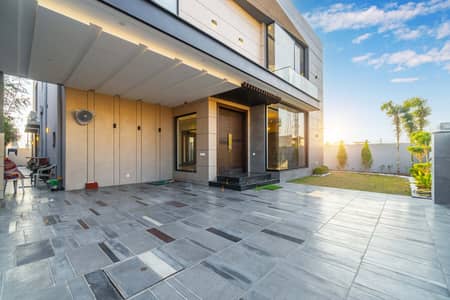 Ultra-Modern 1 Kanal 5 Bed House in Prime Location For Sale