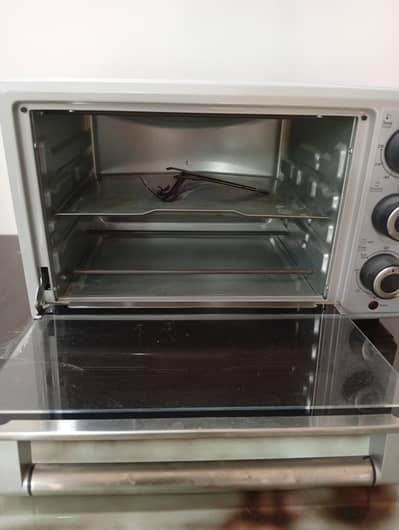 Dawlance Electric 25 liter Oven available for baking.