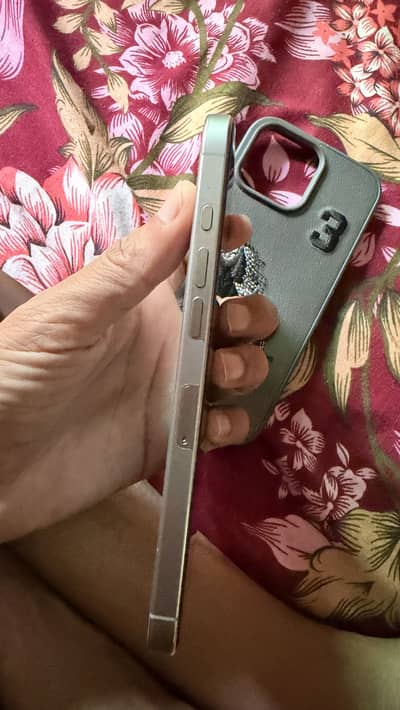 IPHONE 16 Pro Max Factory Unlock 256 BH 96 Natural Titanium