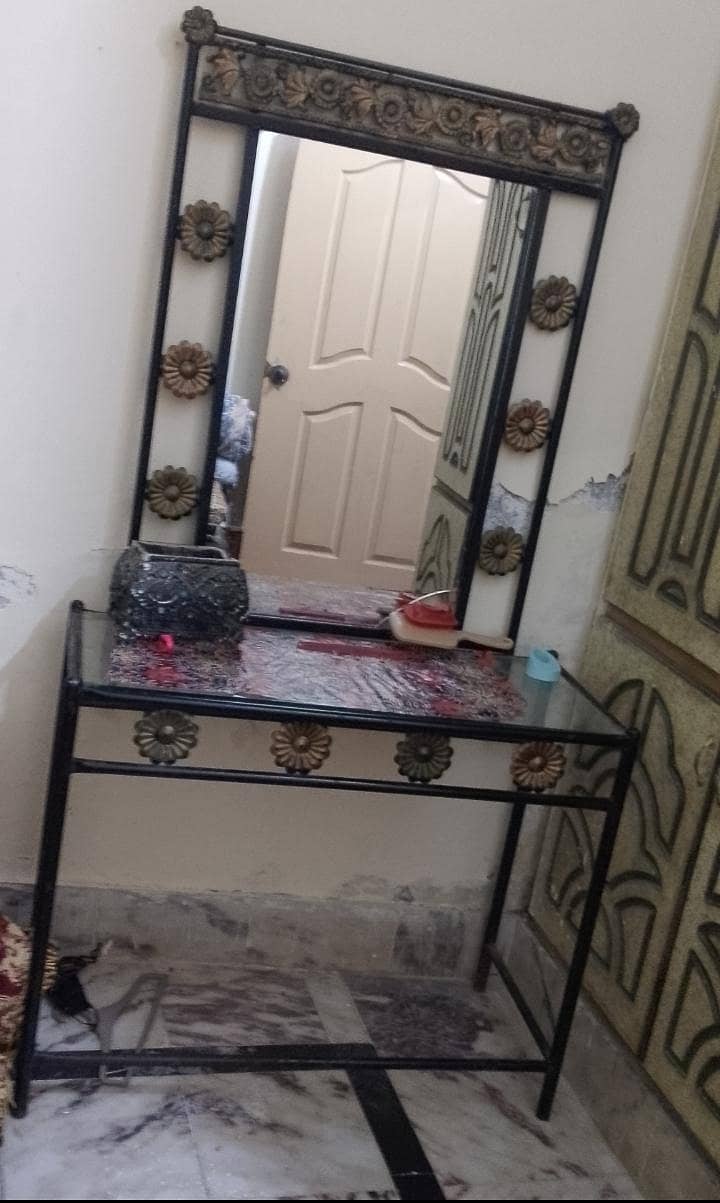 dressing table 0