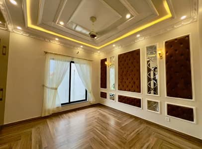Spacious 8 Marla Upper Portion for Rent in Umer Block Bahria Town Lahore Prime Location Comfortable Family Living