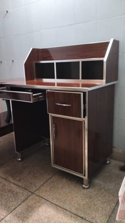 Table (Computer table)