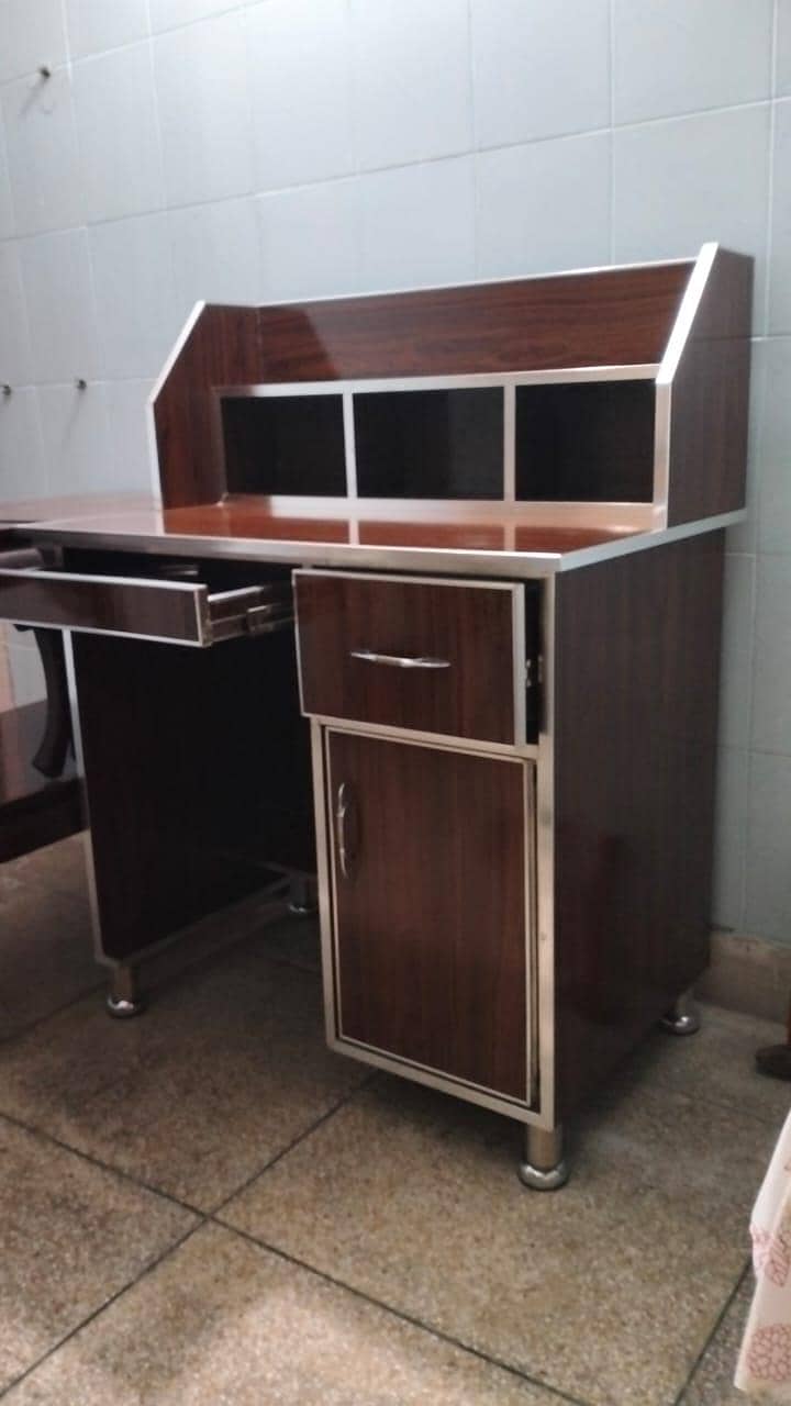 Table (Computer table) 0