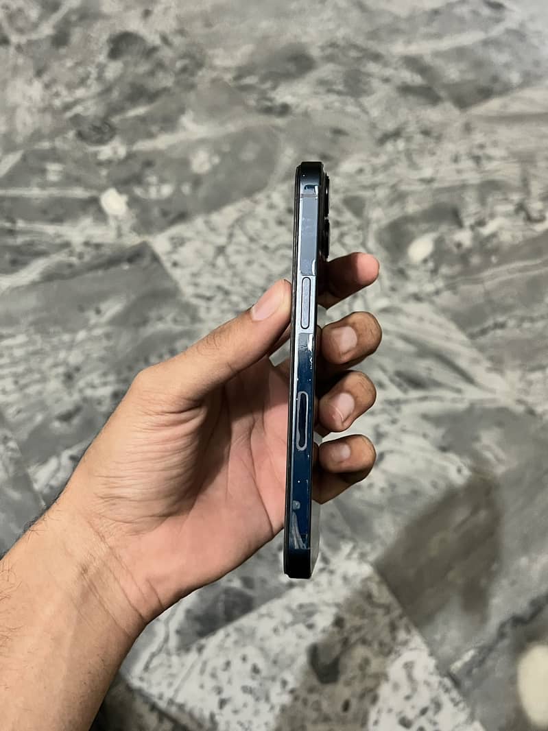 IPhone 13 Jv 4