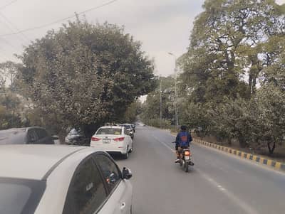 Commercial Kanal Building Available For Rent.