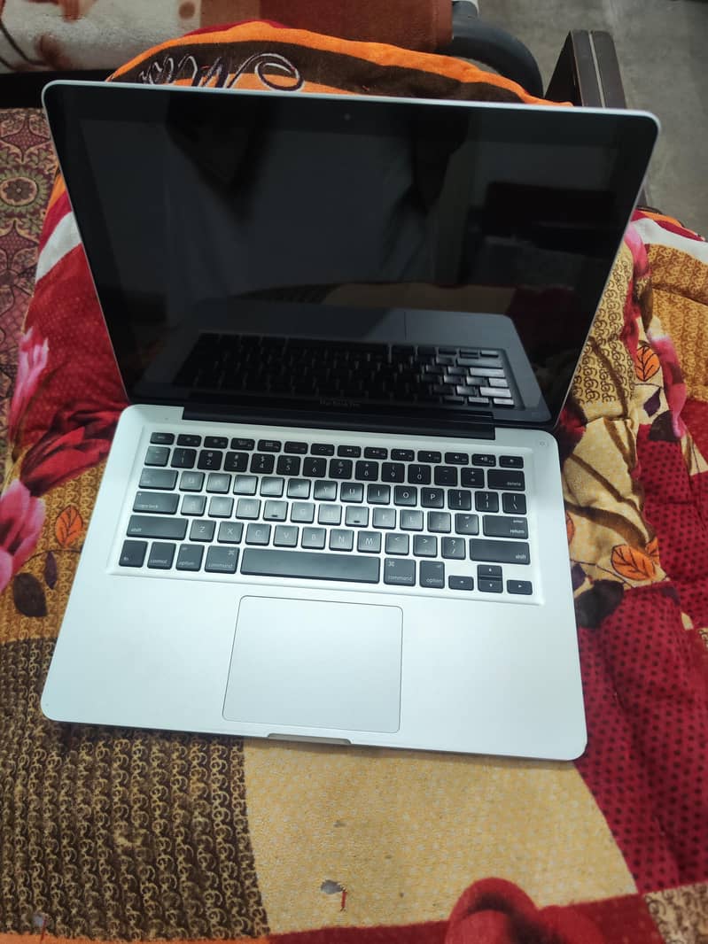 MacBook pro mid 2012 1