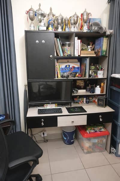 Study Desk / Computer Rack for Sale – Very Good Condition