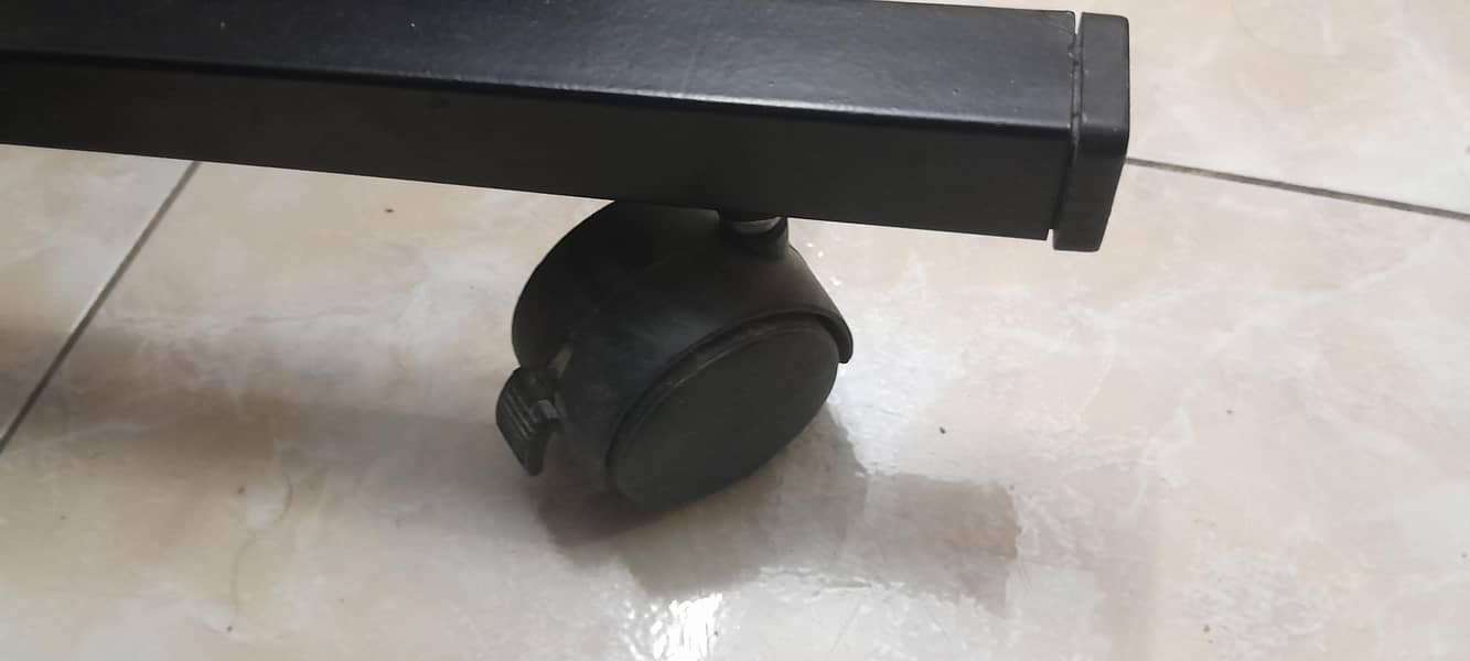 computer/study table and chair 9